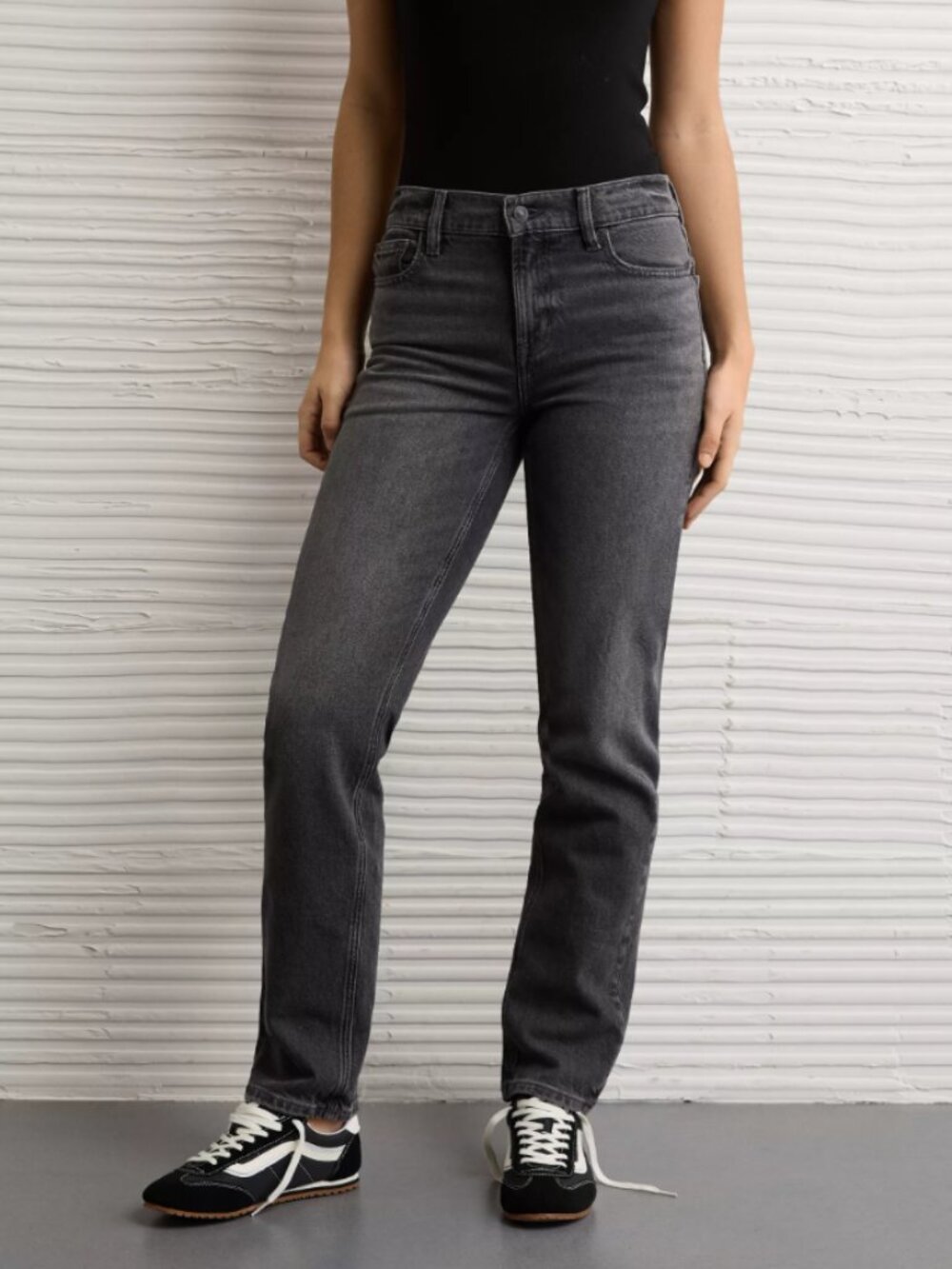 AE (American Eagle) High-Waisted Straight Stretch Jeans Black Wash